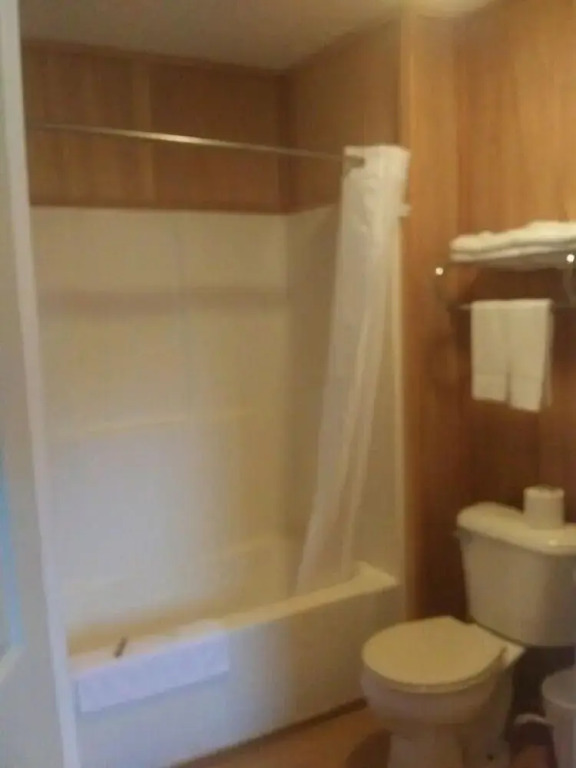 Whispering Creek Lodging & RV Resort
