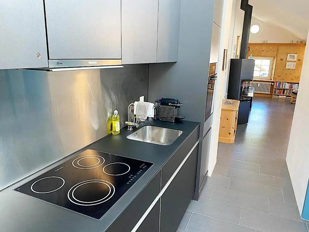 Dachwohnung im Alpenstil, 60m2 für 2P, mit Garage BM186