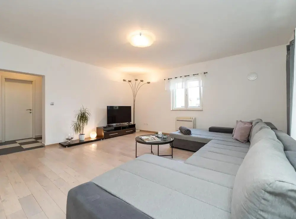 Villa S