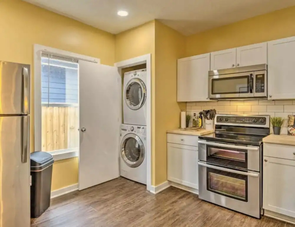 Urban Chic Townhome Near Downtown