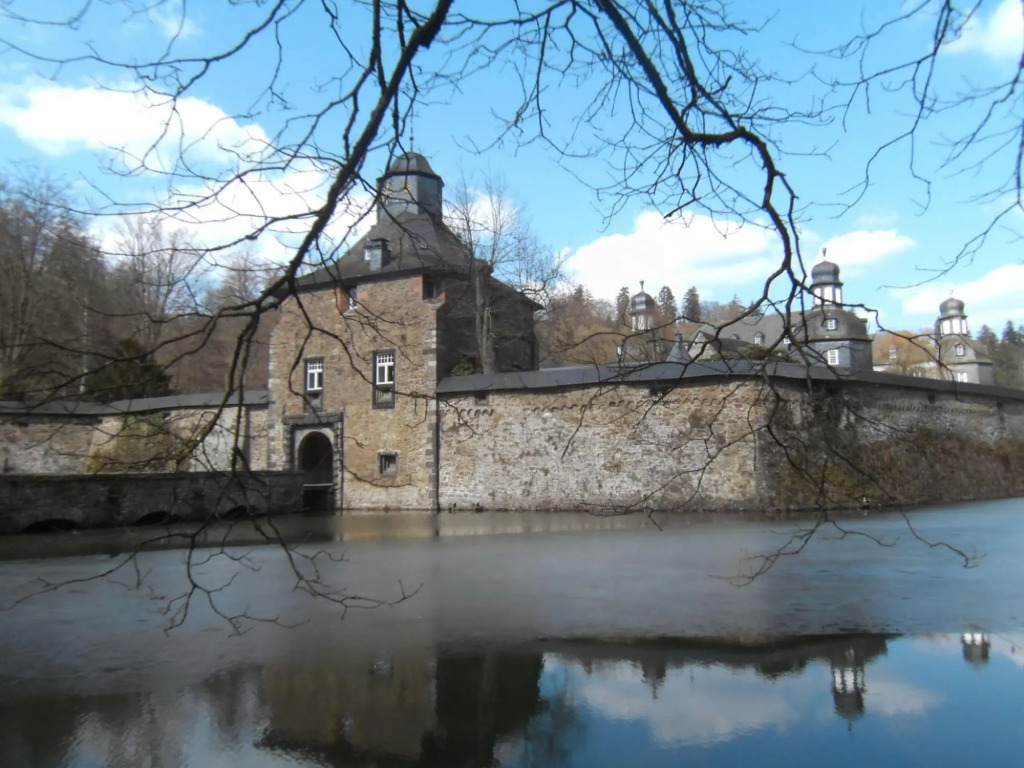 Cozy Apartment with Private Garden in Nisterau