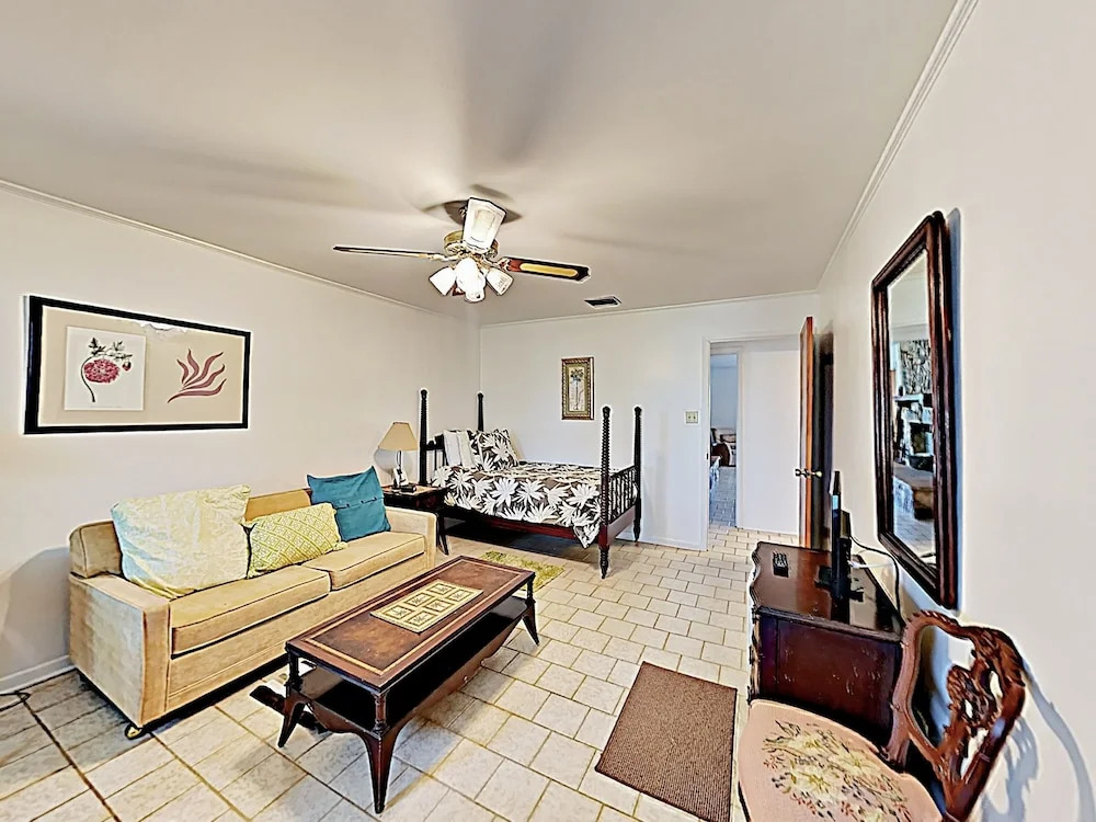 Private Beach Direct Water Views 4BR by RedAwning