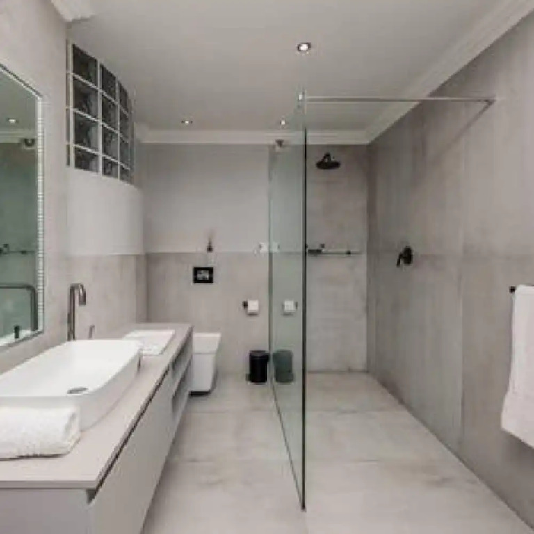 Cozy Apartment Opposite Camps Bay Beach Seasonsfind the Bay