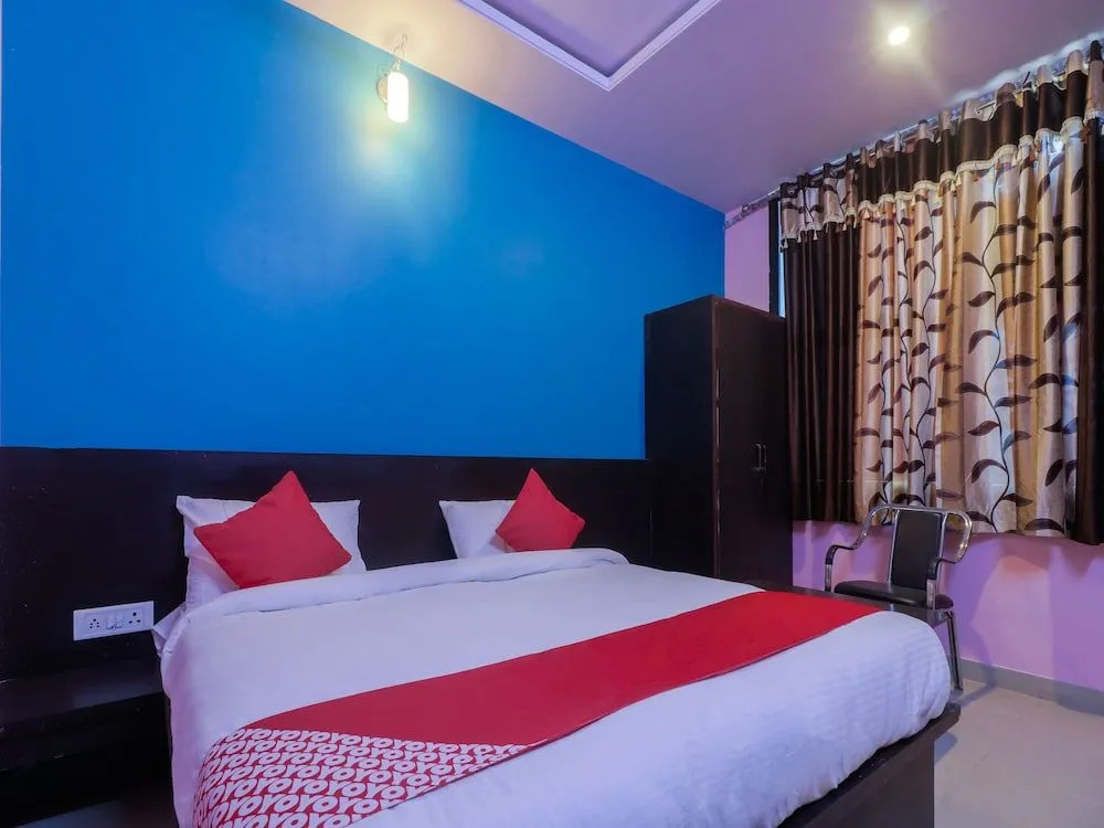 OYO 24615 Hotel Shivam Palace