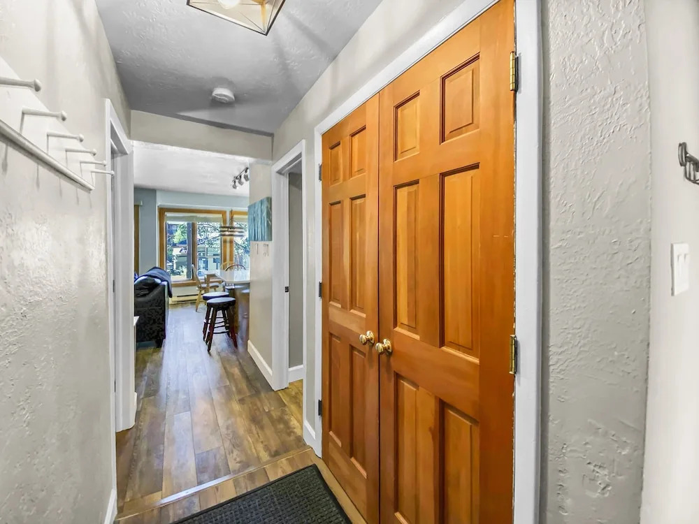 Inner Circle #6 (Condo with Pool & Hot Tub)