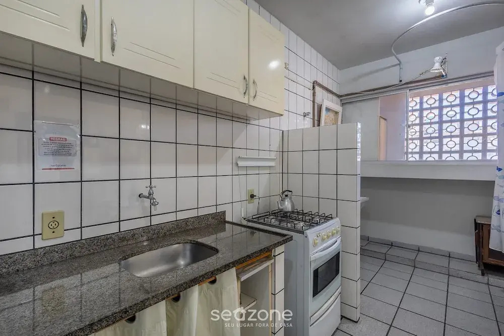 Apto 2Q 180m da praia com Garagem ERU032