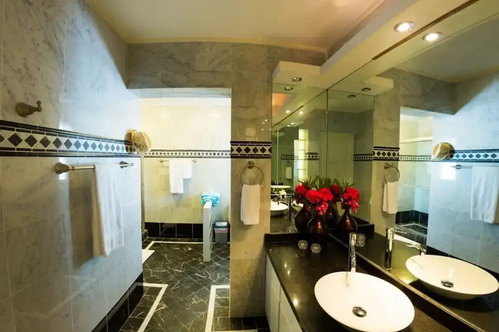 Deluxe Suite Deluxe Suite - Kitchenette- Walk to Marriott Beach