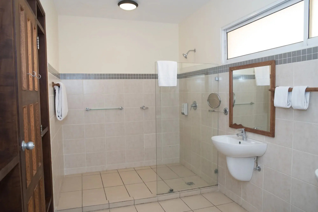CityBlue Creekside Hotel & Suites