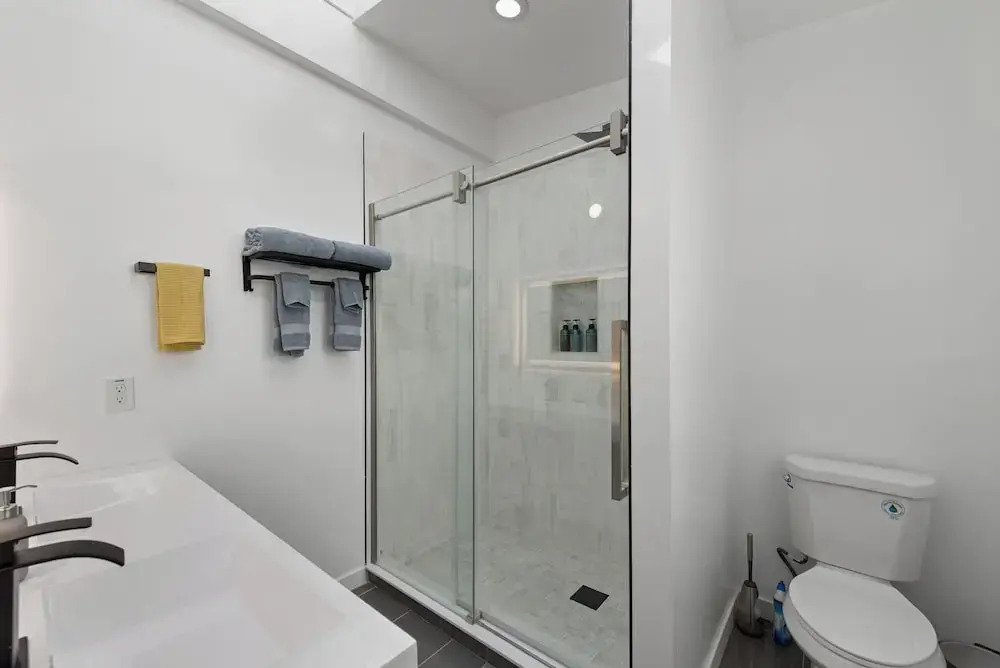 Stylish & Spacious Retreat in Downtown Bellevue