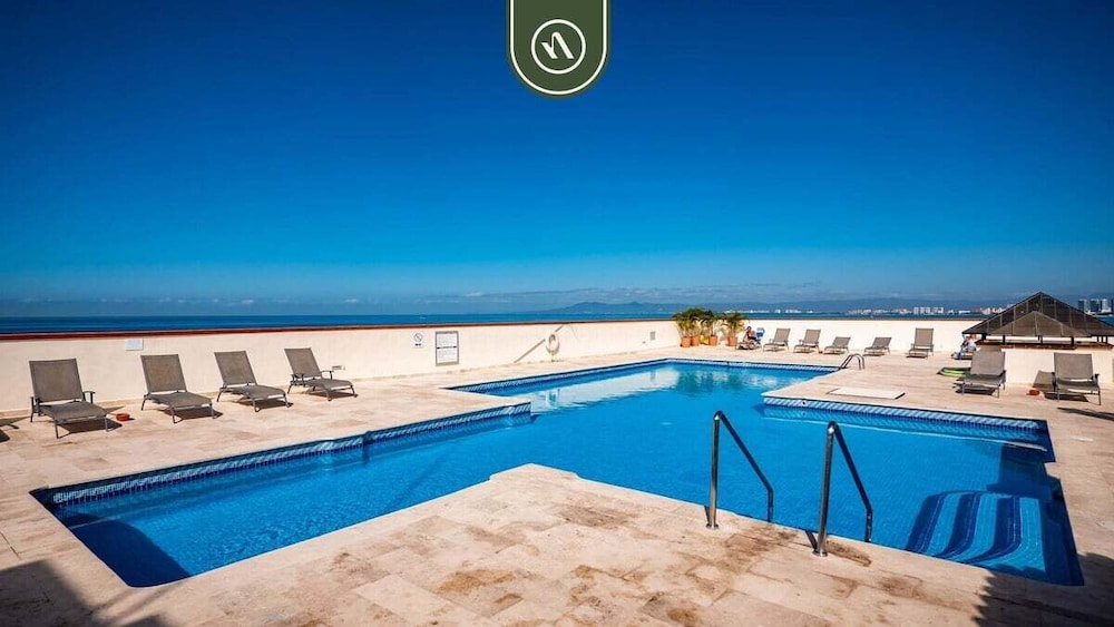 Oceanview 2BR Condo - Romantic Zone - Rooftop Pool