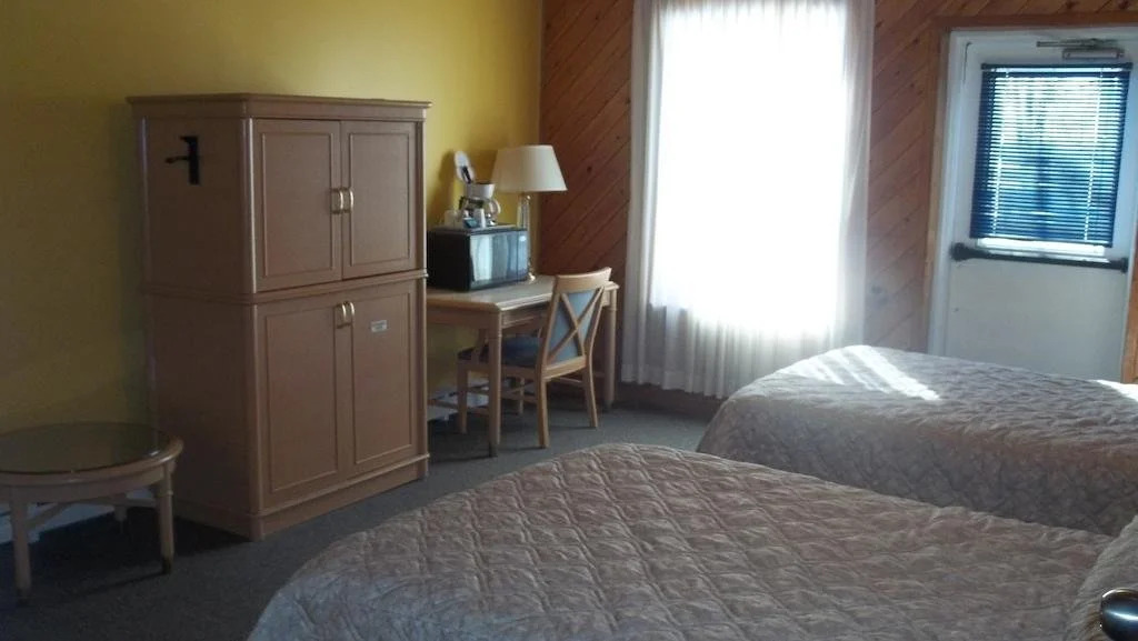 Stoco Lake Lodge