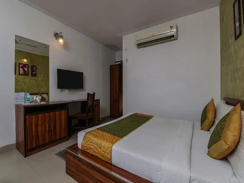 OYO 7655 Om Paradise Hotel
