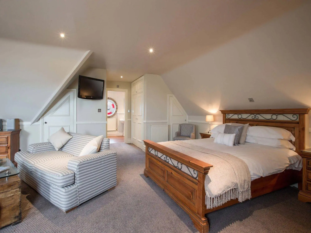 The Fayreness Hotel