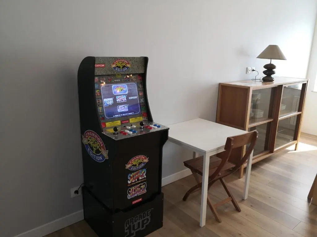 borne d'arcade et 3 salles de bain pour ce T4