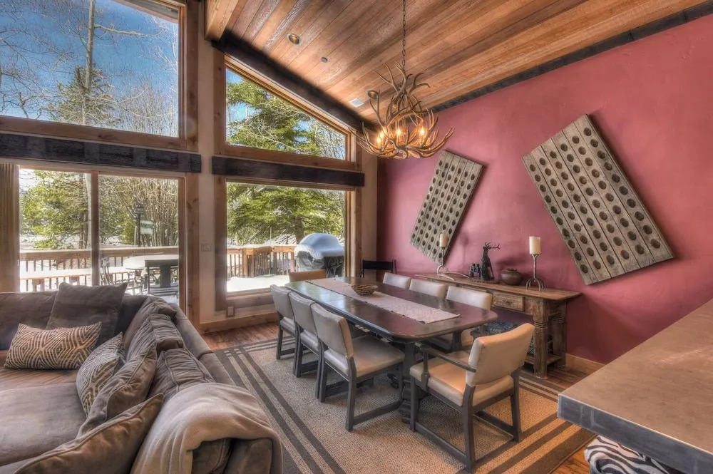 Ridge Court Barrel Relax in Private Hot Tub