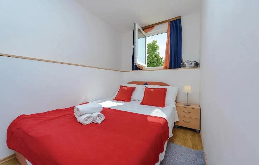 Awesome Home in Cavtat With Wifi and 1 Bedrooms