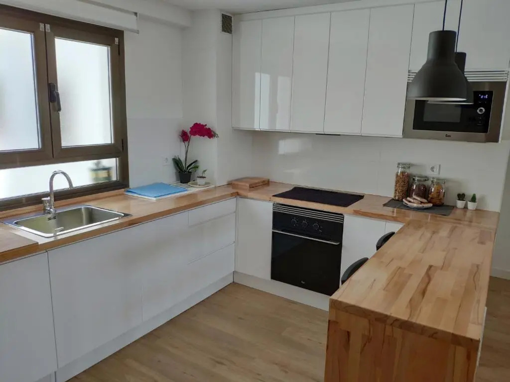 Apartamento LOS VEGA- parking privado