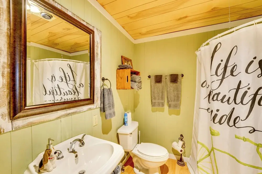1 Mi to Downtown Eureka Springs: Studio Retreat