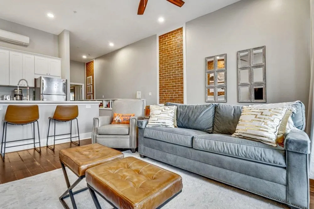 Luxurious Lower Garden District Condo w/ Balcony!