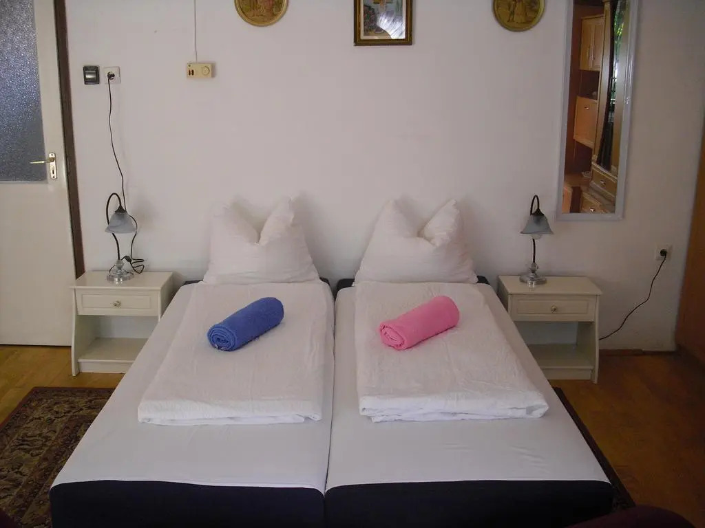 Veronika Rooms