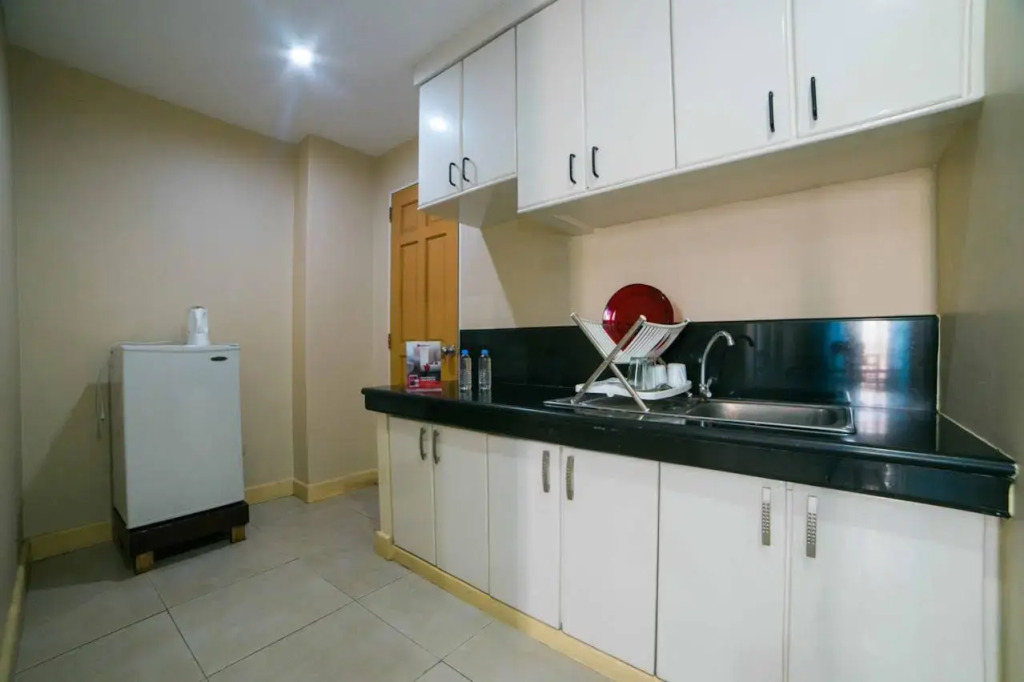 RedDoorz Plus @ Better Living Paranaque