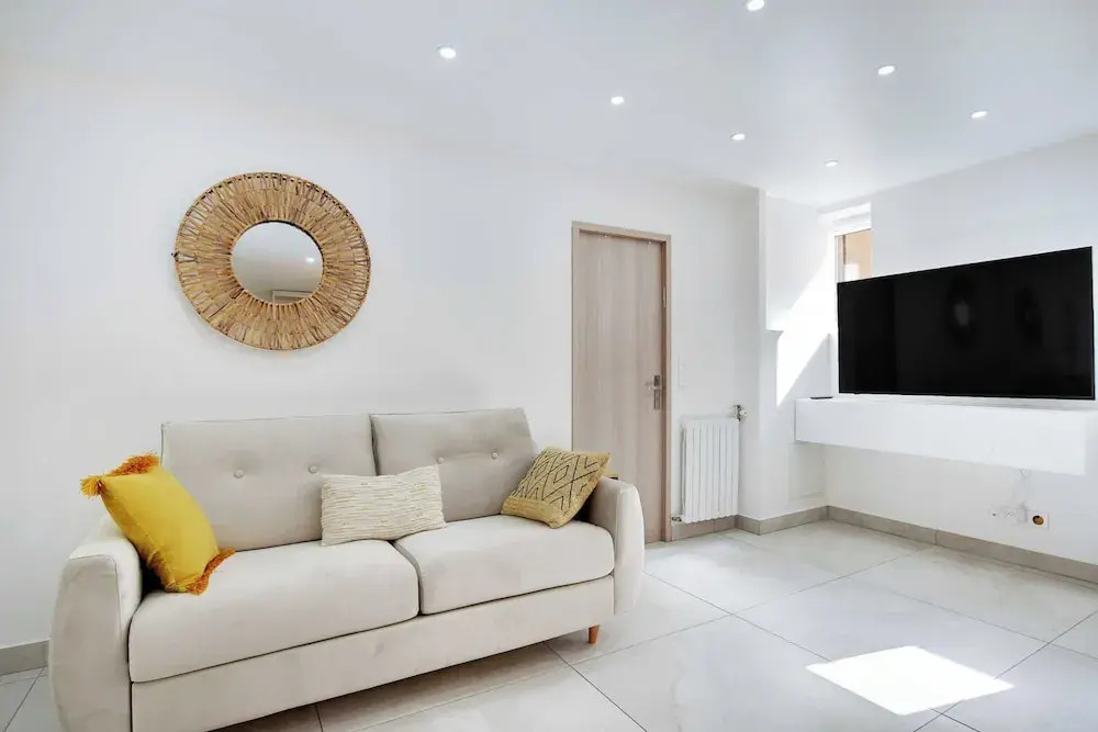 Appartement in the Heart of Paris Canal de L'ourq/crimee