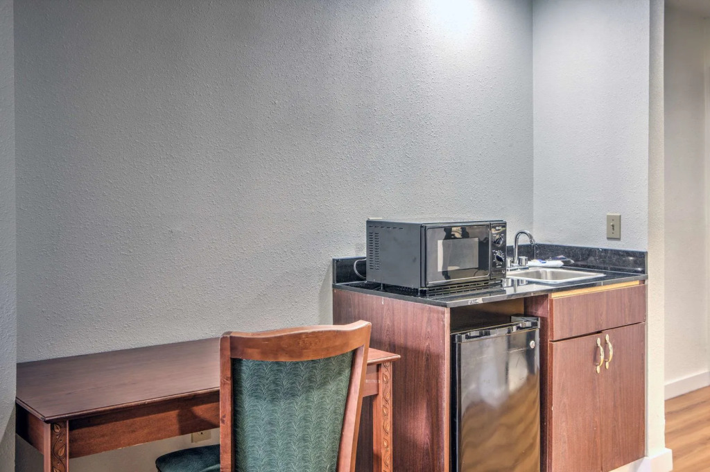 Motel 6-Dallas, TX - Northwest