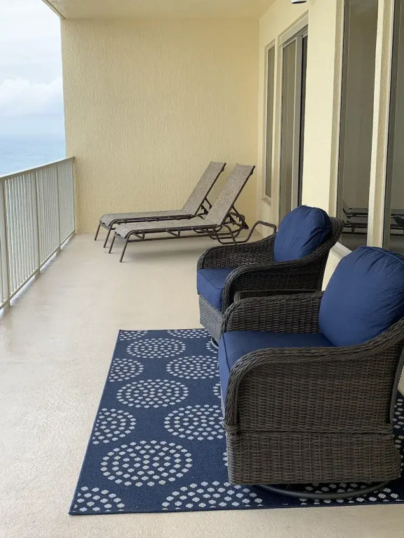 Roomy Oceanfront Condo with Breathtaking View and Beachside Pool - Unit 1906 by RedAwning