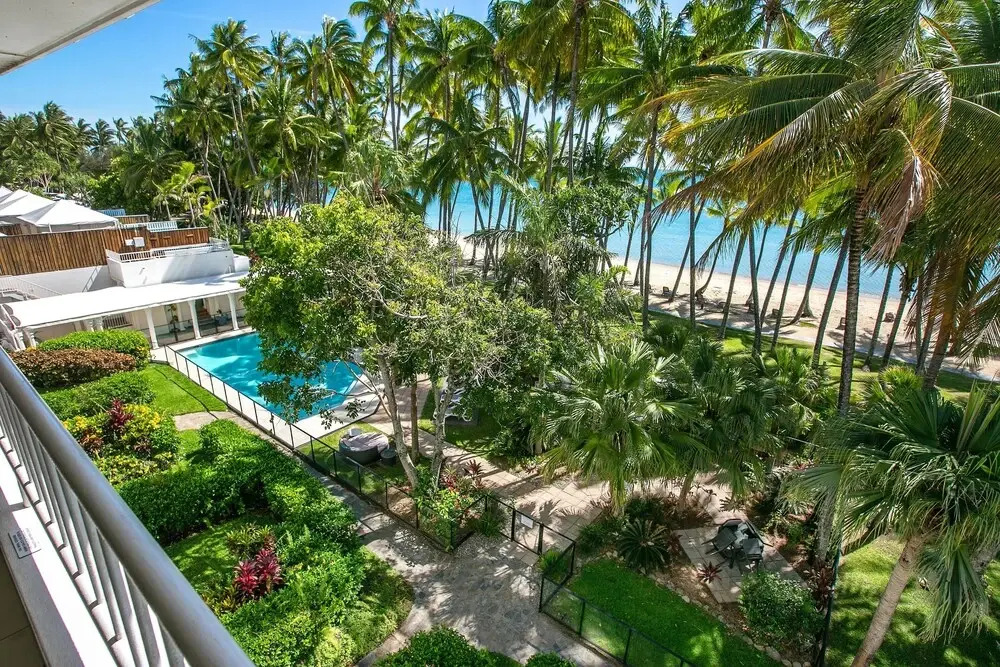 Belle Escapes - Absolute Beachfront Apartment Alamanda Resort “28”