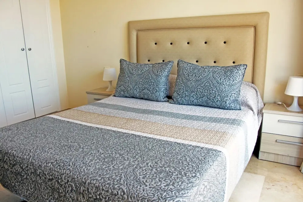 2 bedrooms apartment with sea view