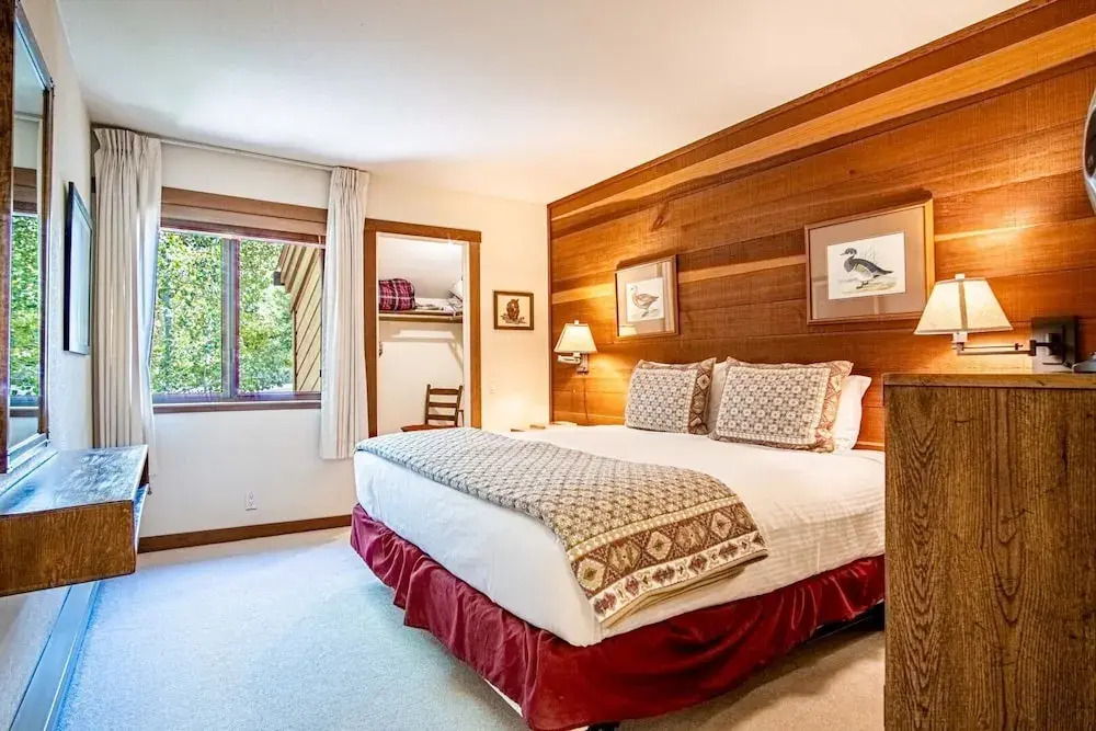 Snow Creek 1541 - Ski-in/ski-out + Pool & Hot Tub