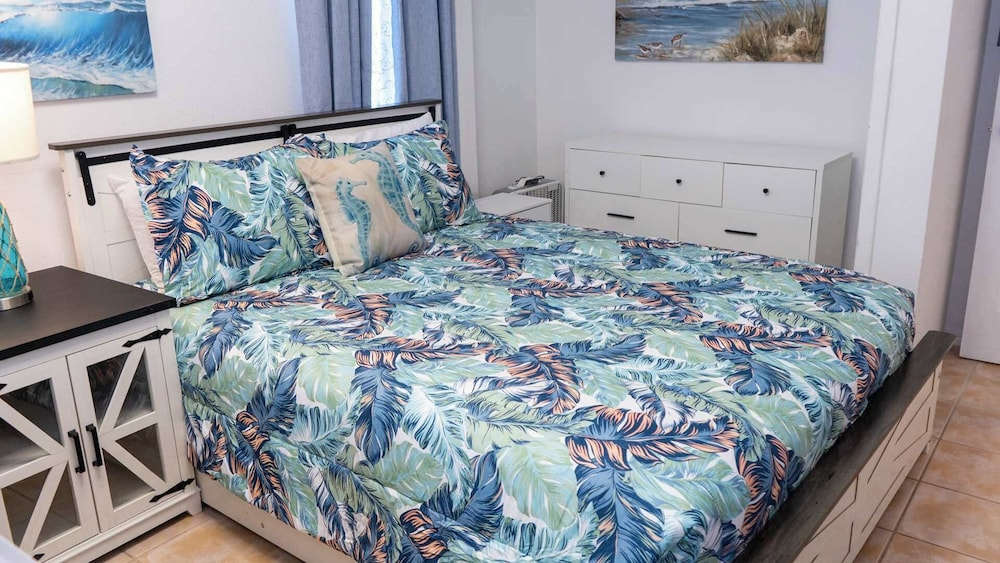 Walkable Location - 99 Steps to Beach - Pool