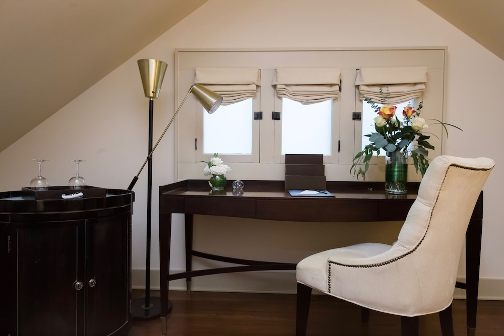 Stonehurst Place Bed & Breakfast