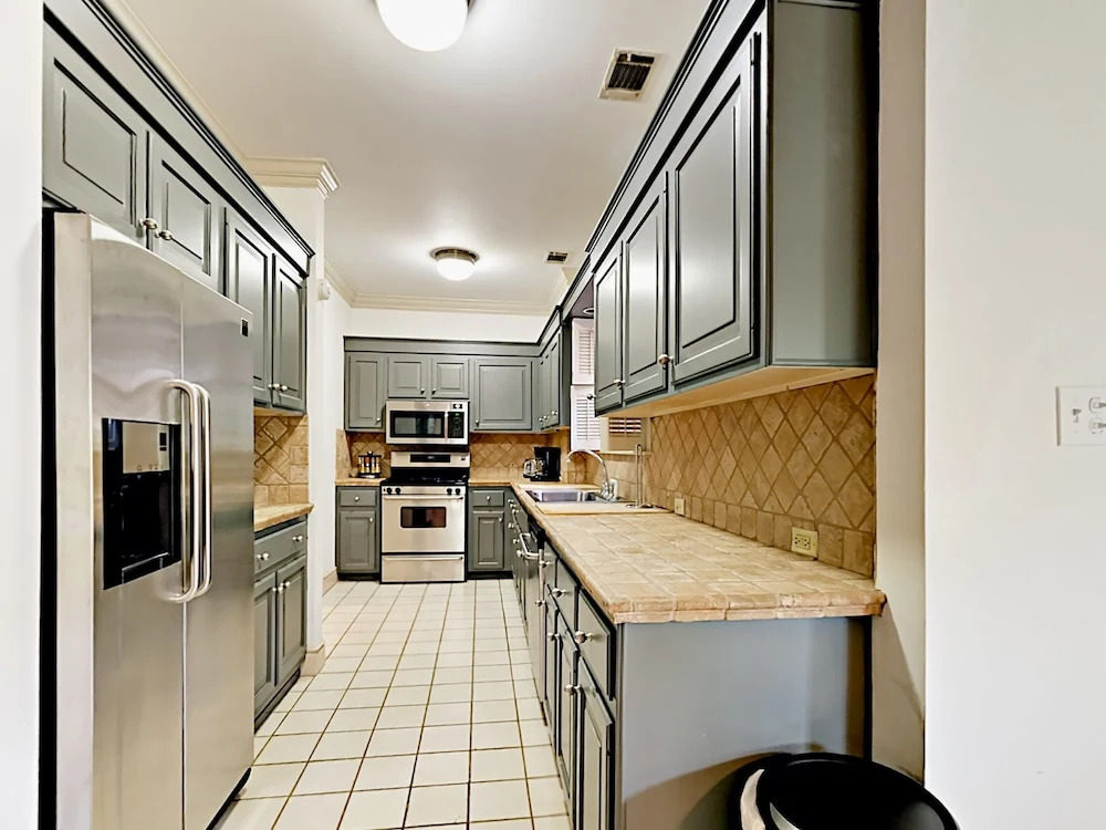 E Liberty Townhouse Unit 125, 127a and 127b 5 Bedrooms 4.5 Bathrooms T