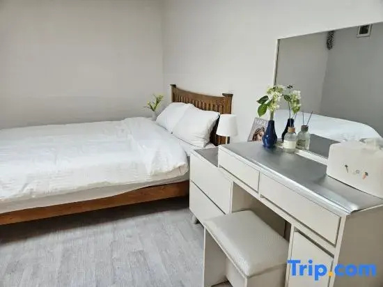 Right next to quiet residential area, spacious garden3 rooms (Q, Q,SS)