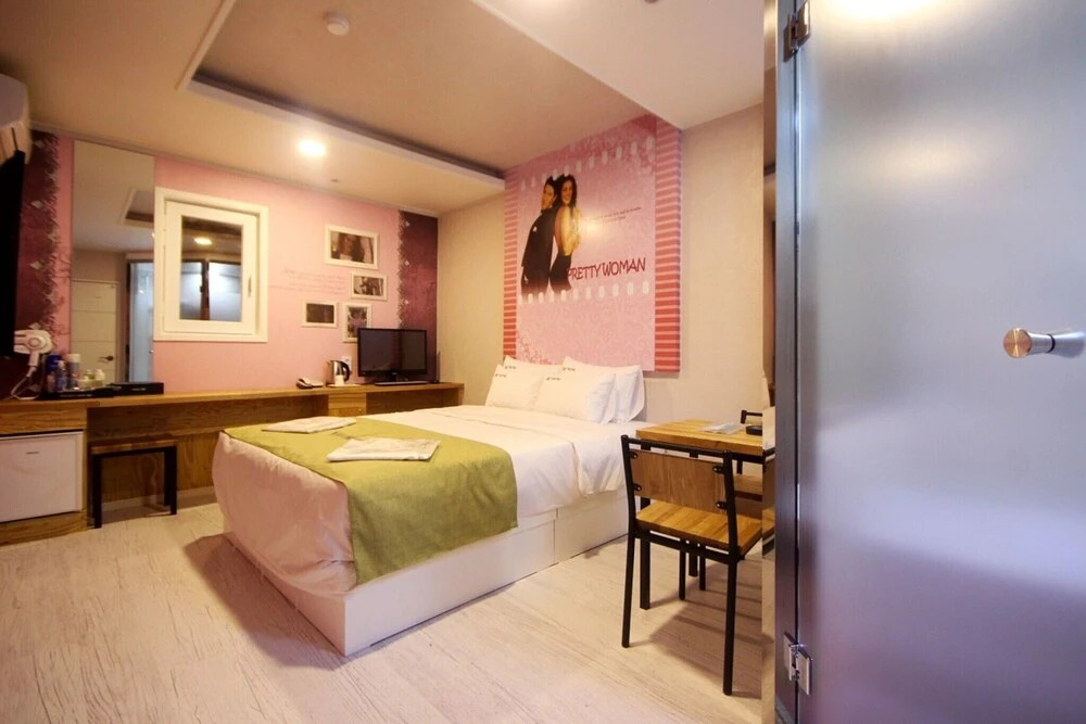 Yeongju Hotel W