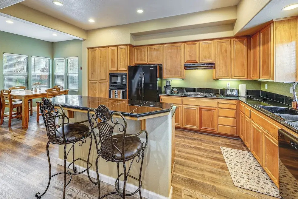 Napa Nearby! Large Home w/ Hot Tub & Dtwn Access