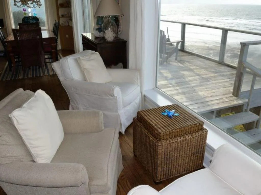 Sea Cliff 3 Br cottage by RedAwning