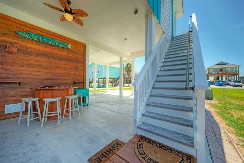 Family-friendly Beach Home Bbq, Patio & Fire Pit & Mins to Beach Bottoms Up by Avantstay