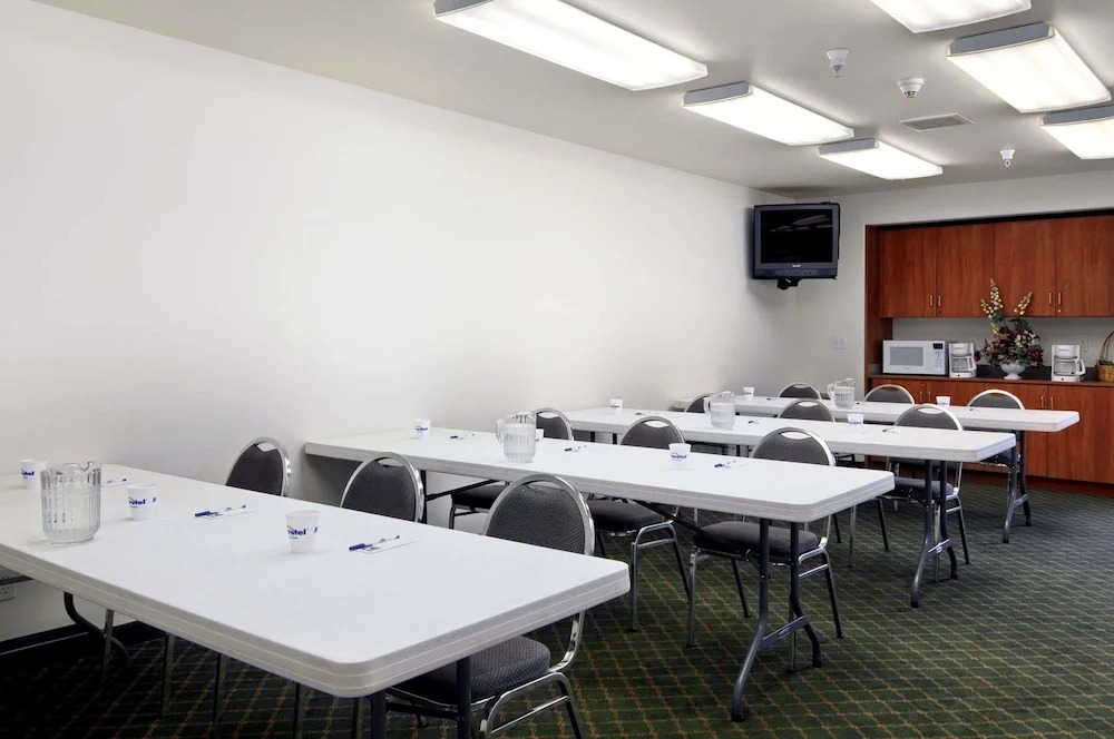 Microtel Inn & Suites Anchorage Area Eagle River