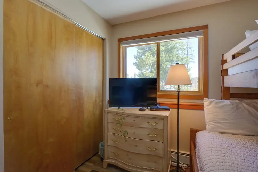 Silverthorne Condo: Patio, Mtn Views, Pool Access!