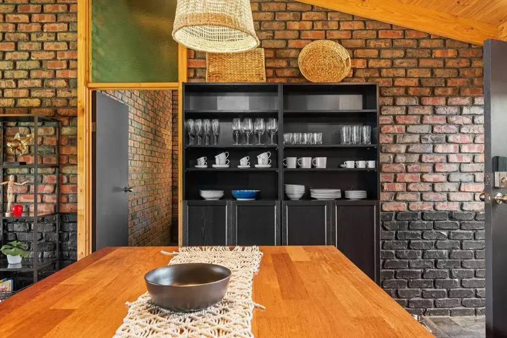 Black Pearl ~ Industrial-Chic in Silver Sands