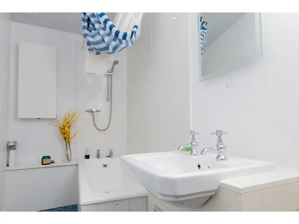 Bright Corner 1BR Tenement Next to Meadows