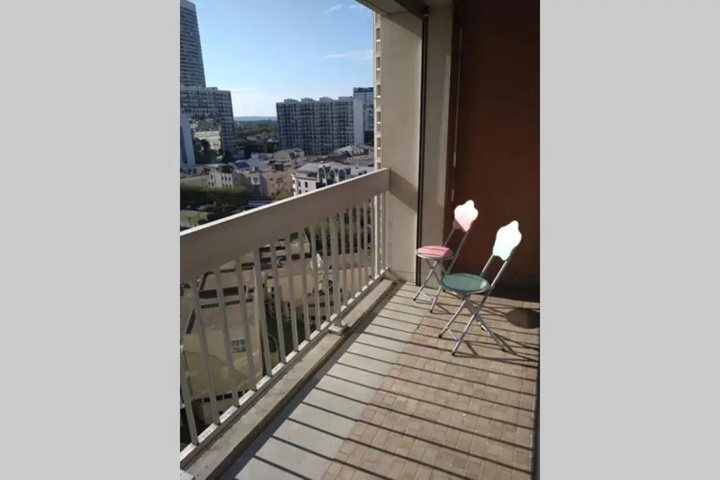4 Min Walk To Metro, 60m², Renovated, la Defense