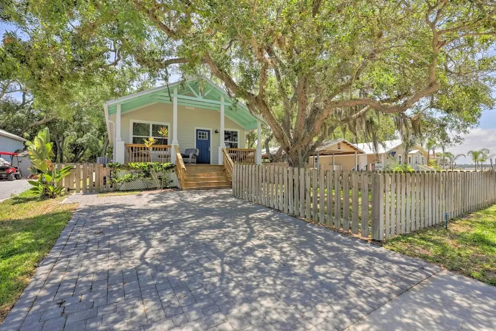 St Augustine Beach Cottage: Walk to Water!