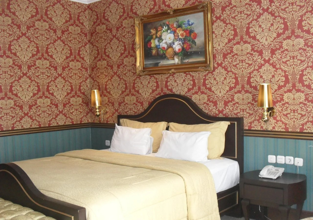 Liz Palace Inn
