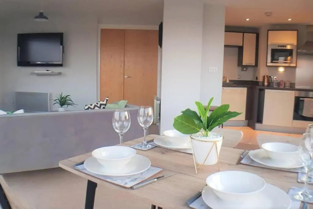 Catchpole Stays - Marconi Plaza- a 2 bed, 2 bathroom apartment with city views in the heart of Chelmsford