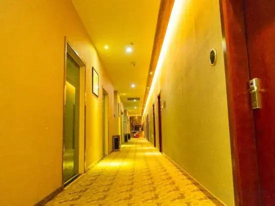 Fenghuang Huating Hostel