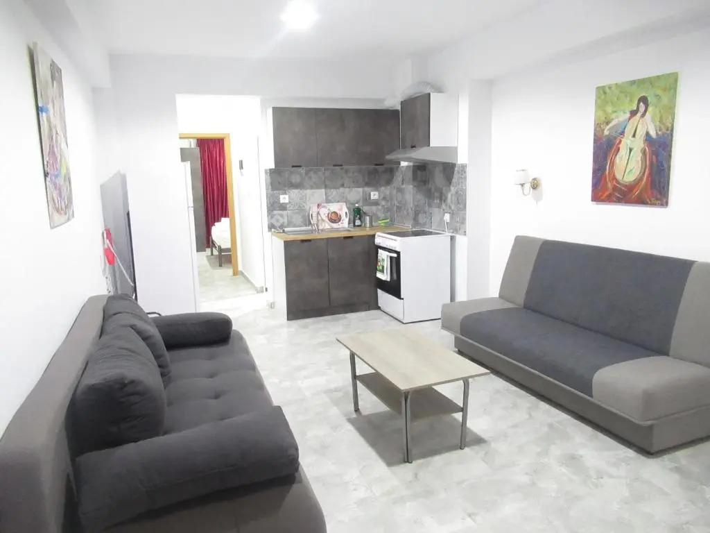 Artistic Rent Rooms & Apartments