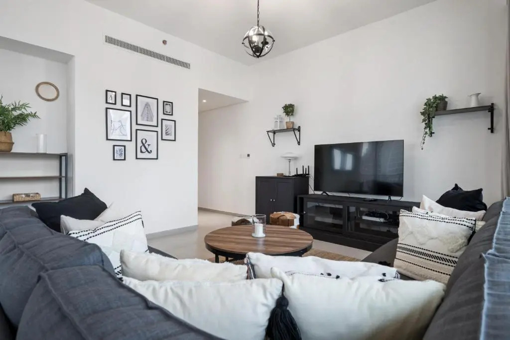 Monty - Breathtaking City Views From DT Apt with Terrace